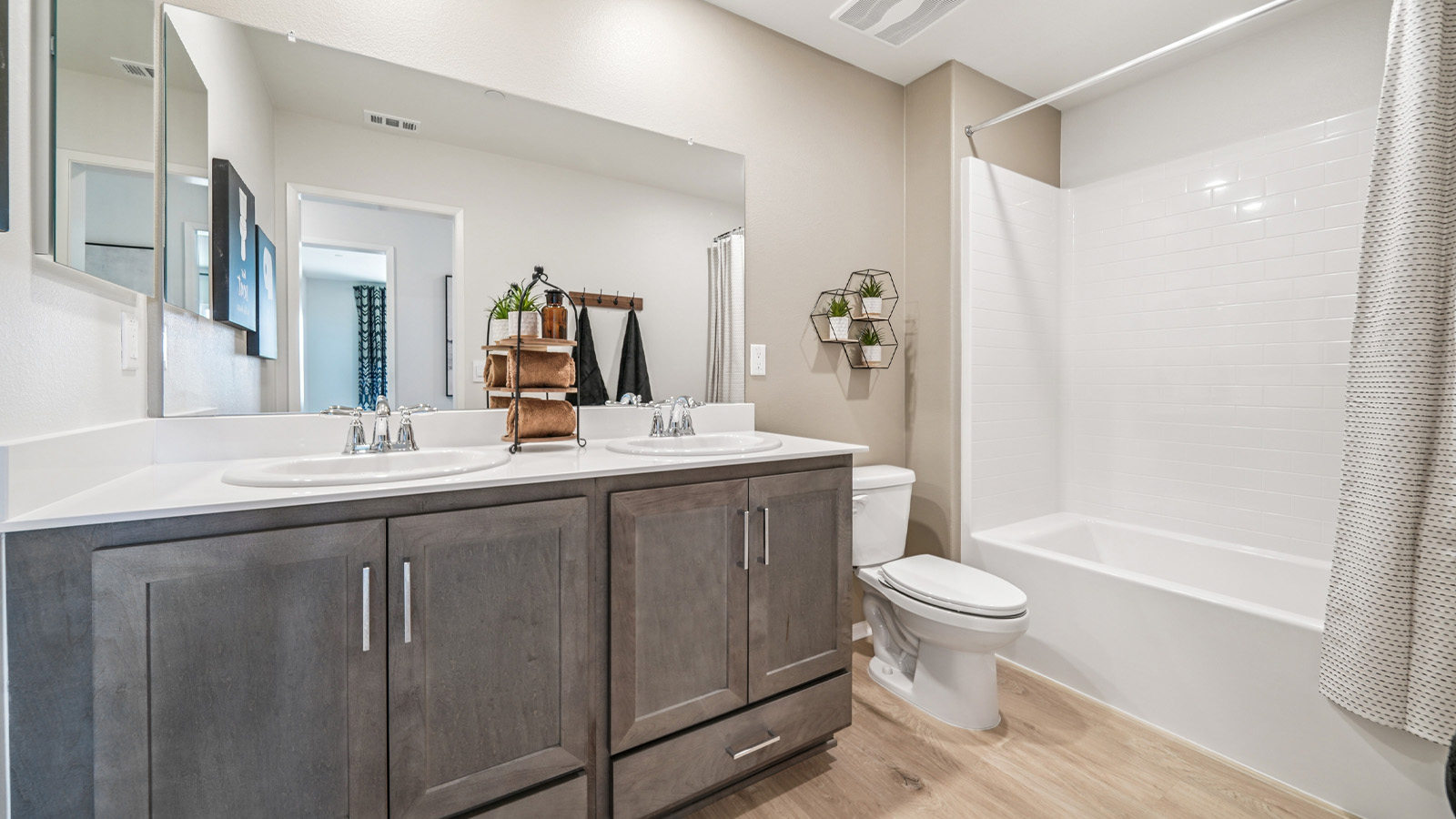 Secondary bathroom with double sinks