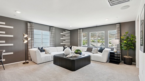 Spacious upstairs bonus room