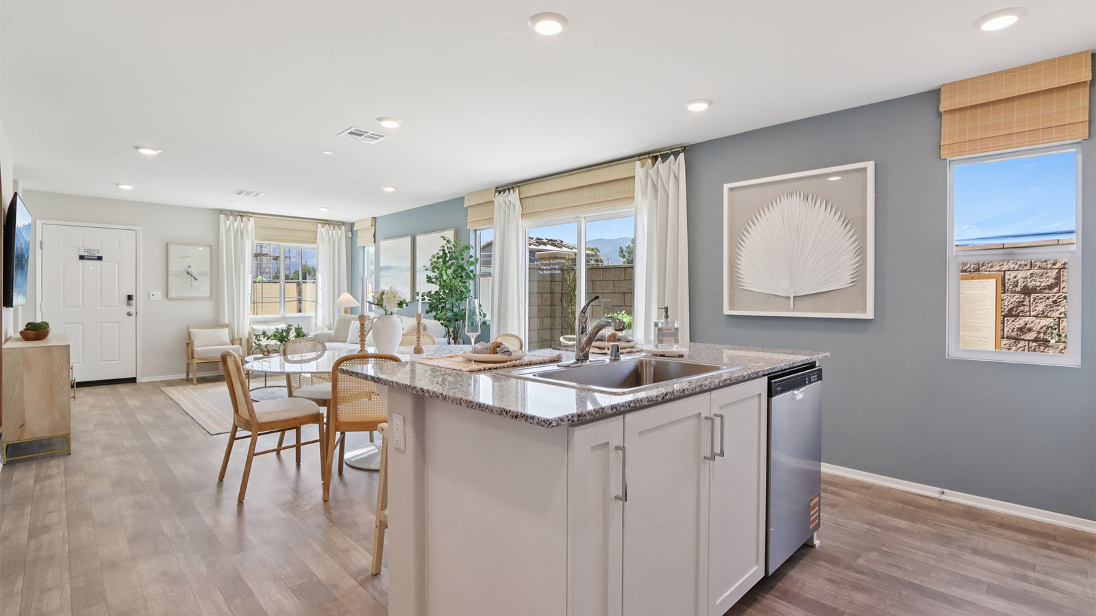 Kitchen with a island