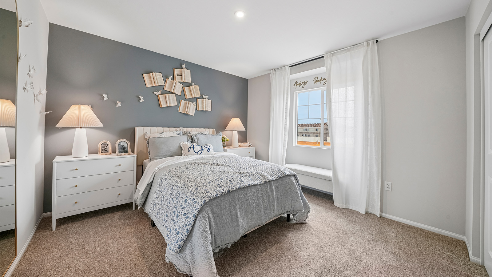 Secondary bedroom