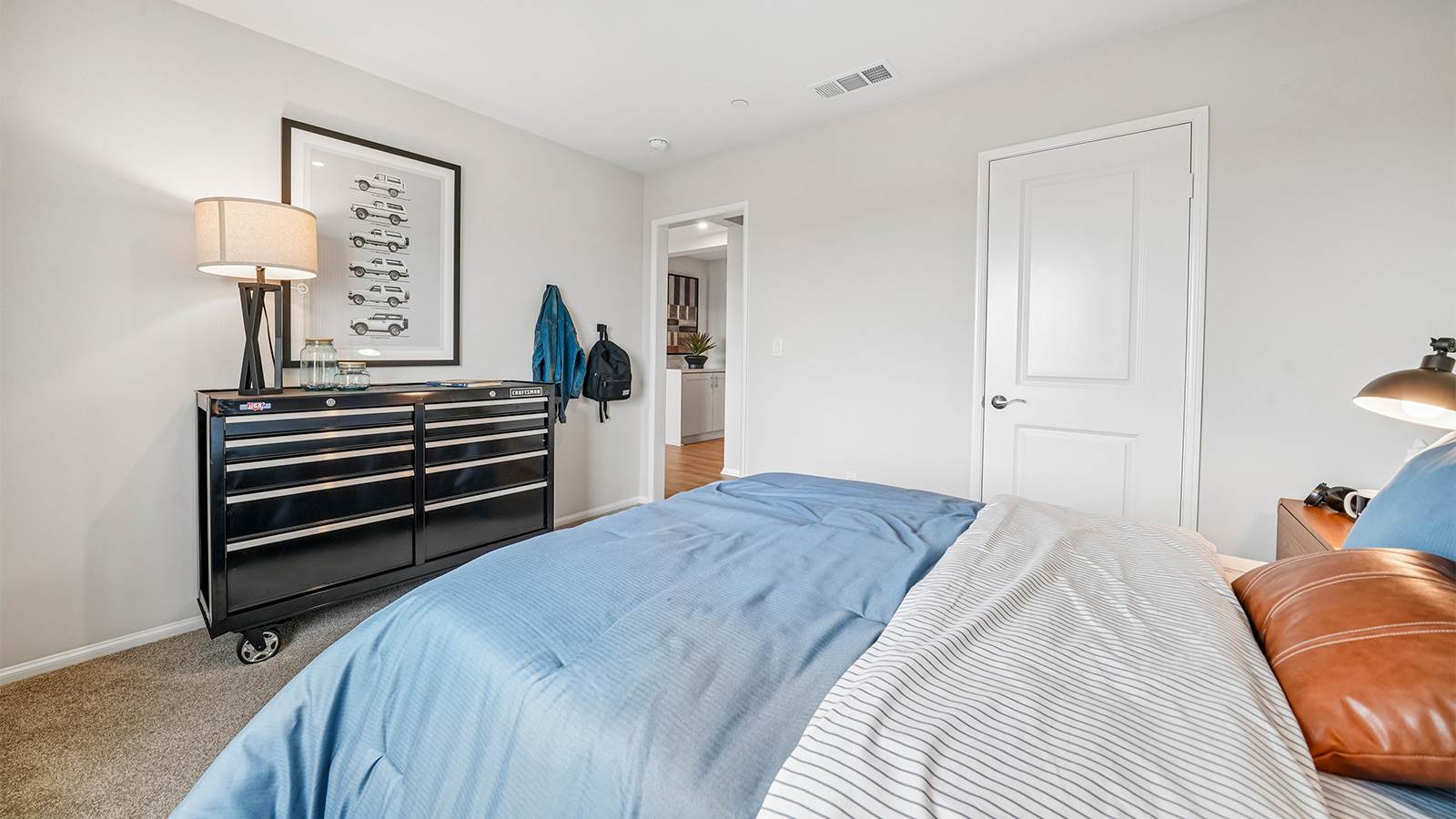 Secondary bedroom