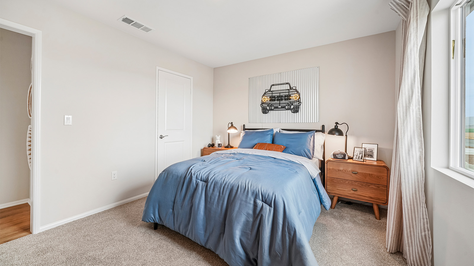 Secondary bedroom