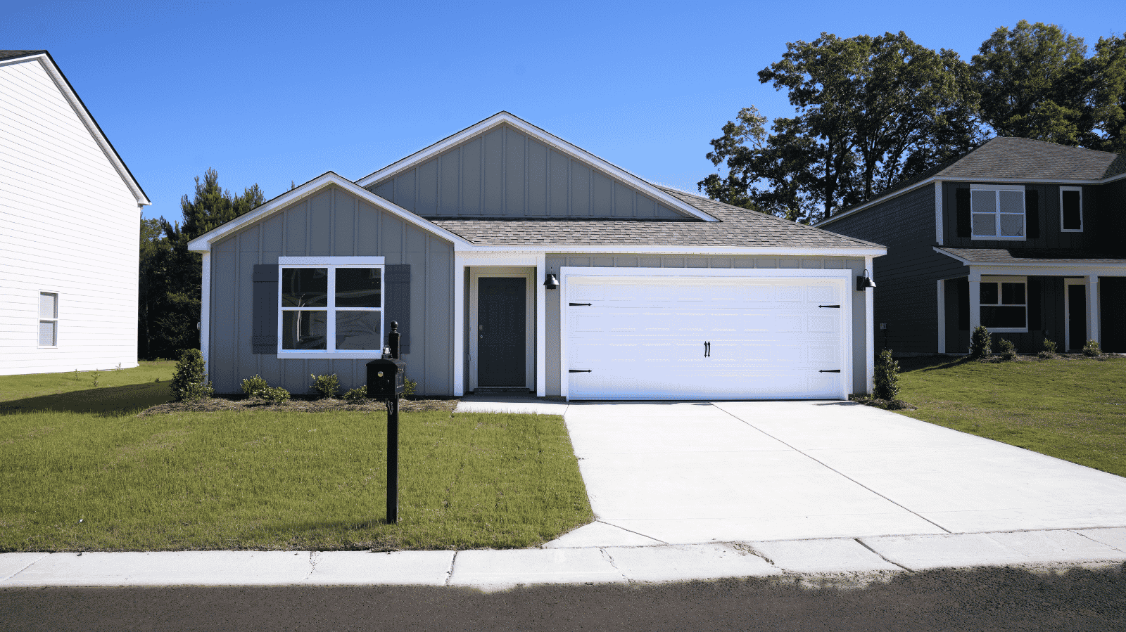 4709 Newbridge Circle exterior