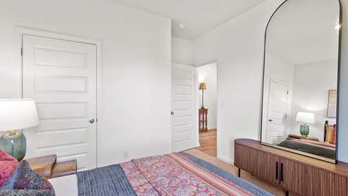 If you're looking for a new home in Tuscaloosa, Alabama, you should visit Parkway Gardens by D.R. Horton! This community is conveniently located just minutes away from both the University of Alabama and Shelton State Community College in Moundville, AL, making it an ideal choice for those looking to live close to these college towns. Moundville, near where Parkway Gardens is situated, boasts a rich archaeological history and offers opportunities for outdoor adventures such as hiking.