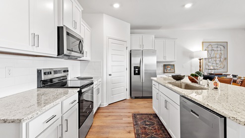 If you're looking for a new home in Tuscaloosa, Alabama, you should visit Parkway Gardens by D.R. Horton! This community is conveniently located just minutes away from both the University of Alabama and Shelton State Community College in Moundville, AL, making it an ideal choice for those looking to live close to these college towns. Moundville, near where Parkway Gardens is situated, boasts a rich archaeological history and offers opportunities for outdoor adventures such as hiking.