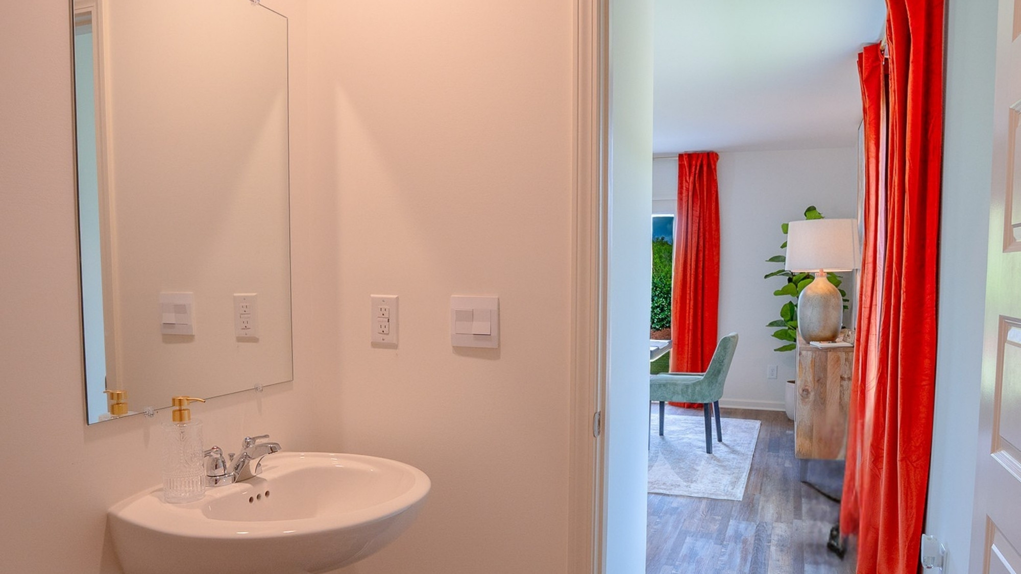 The secondary bathroom.