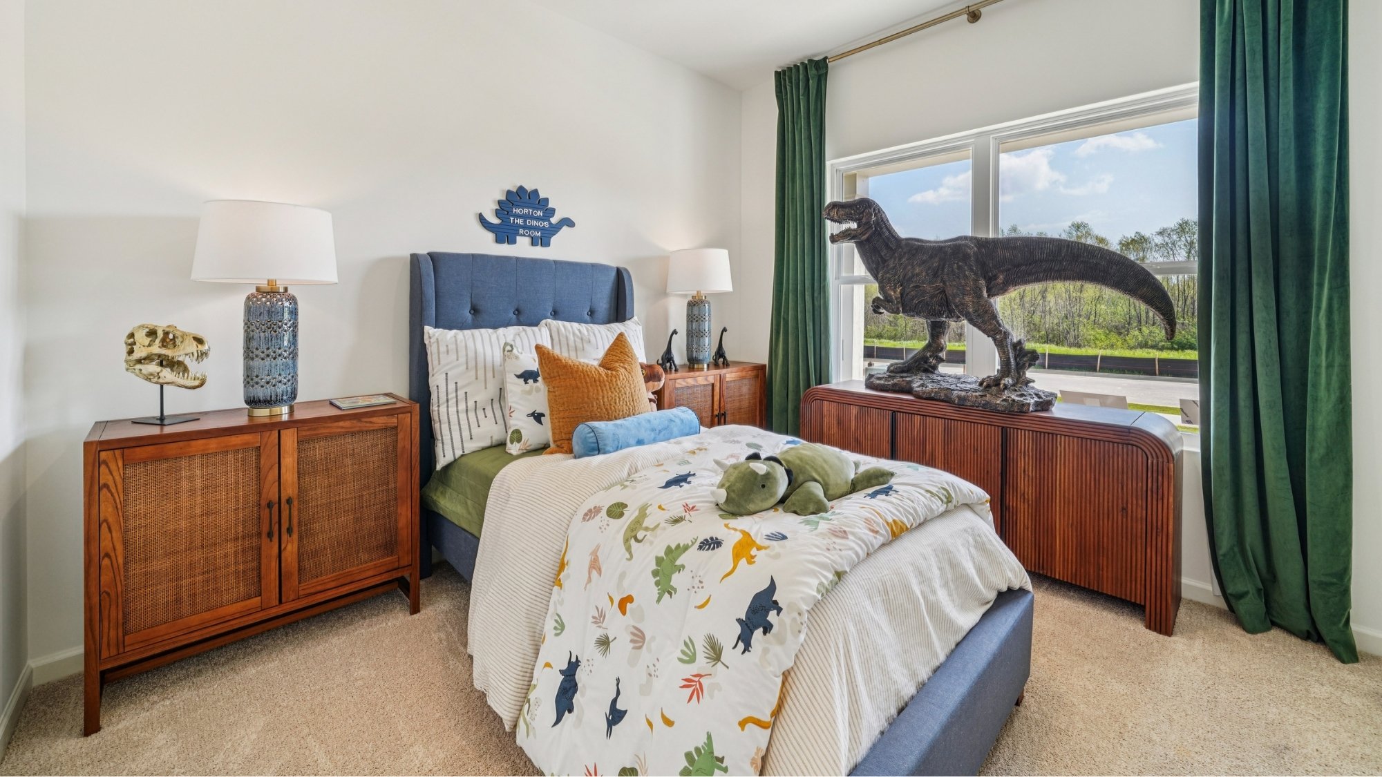 Room for a twin or full suite of furniture.