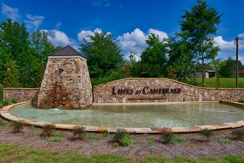 The Links monument