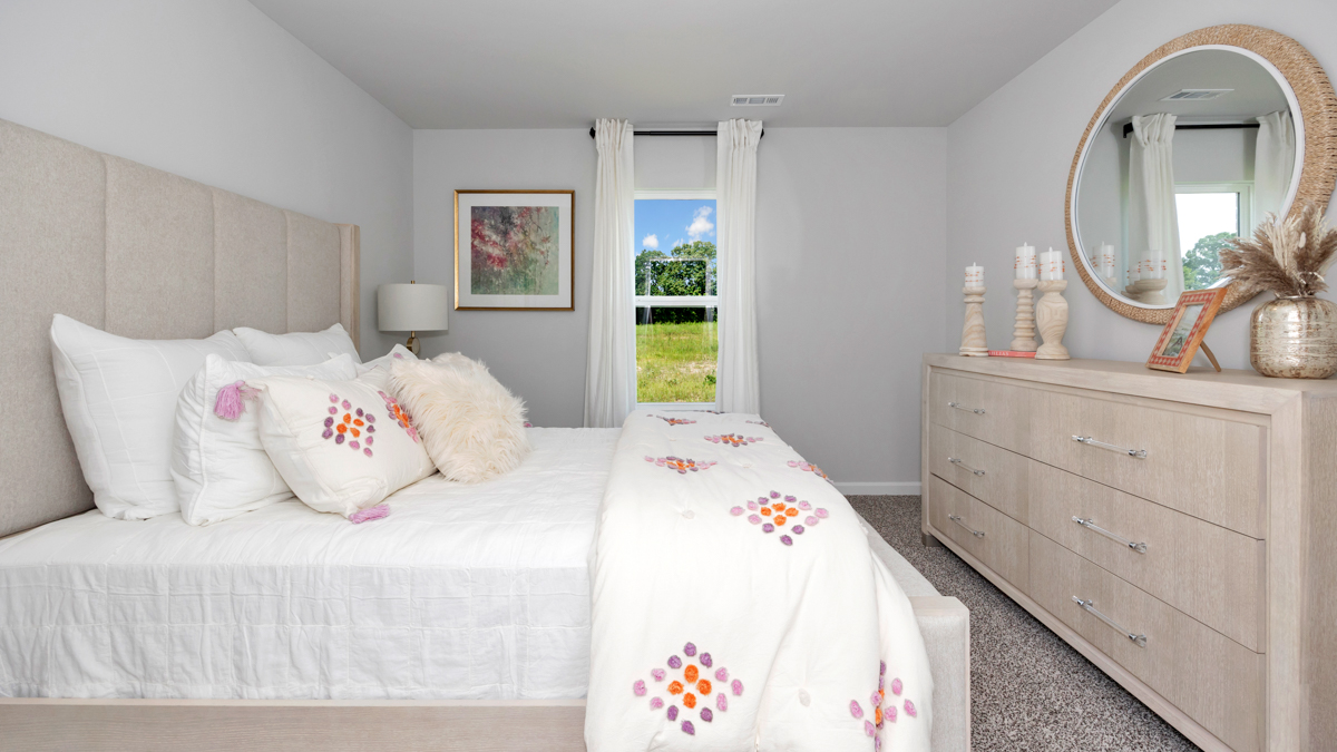 Secondary bedroom with carpet and window