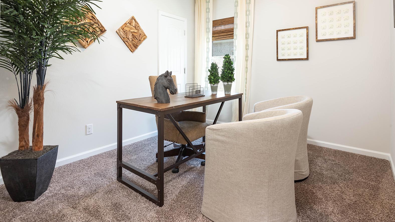 fourth bedroom with full or queen size bedroom