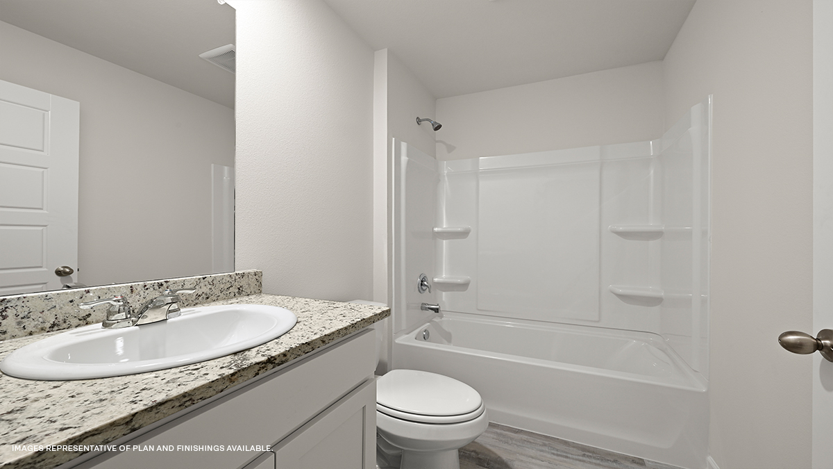 second bathroom with single vanity, toilet and shower tub combo