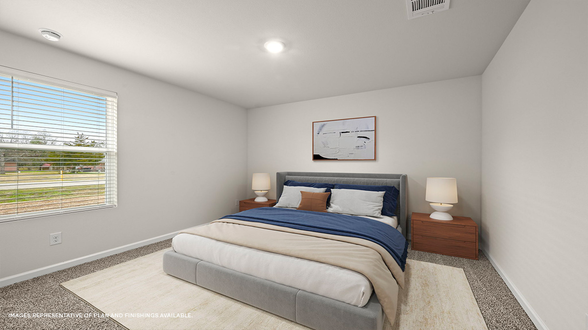 Second guest bedroom with space for up to queen size bedroom set and single window