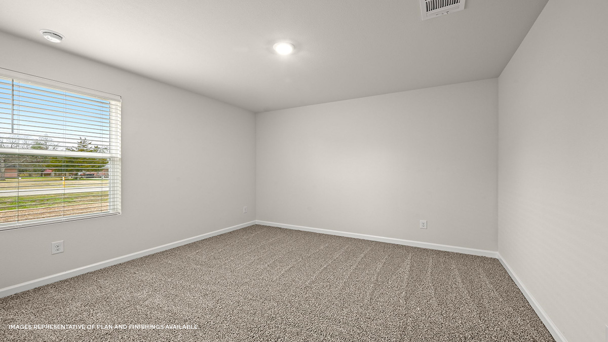 Second guest bedroom with space for up to queen size bedroom set and single window