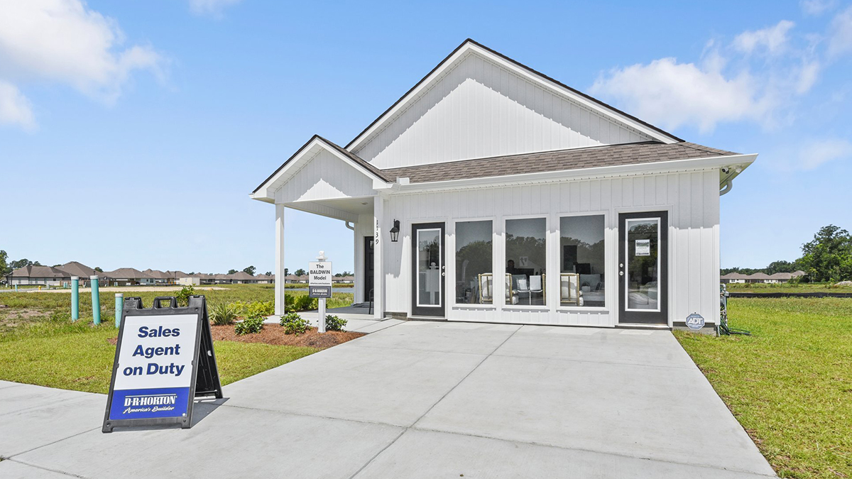 New Homes in Pelican Lakes BATON ROUGE, LA D.R. Horton
