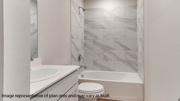 Guest bath with shower and bath combo