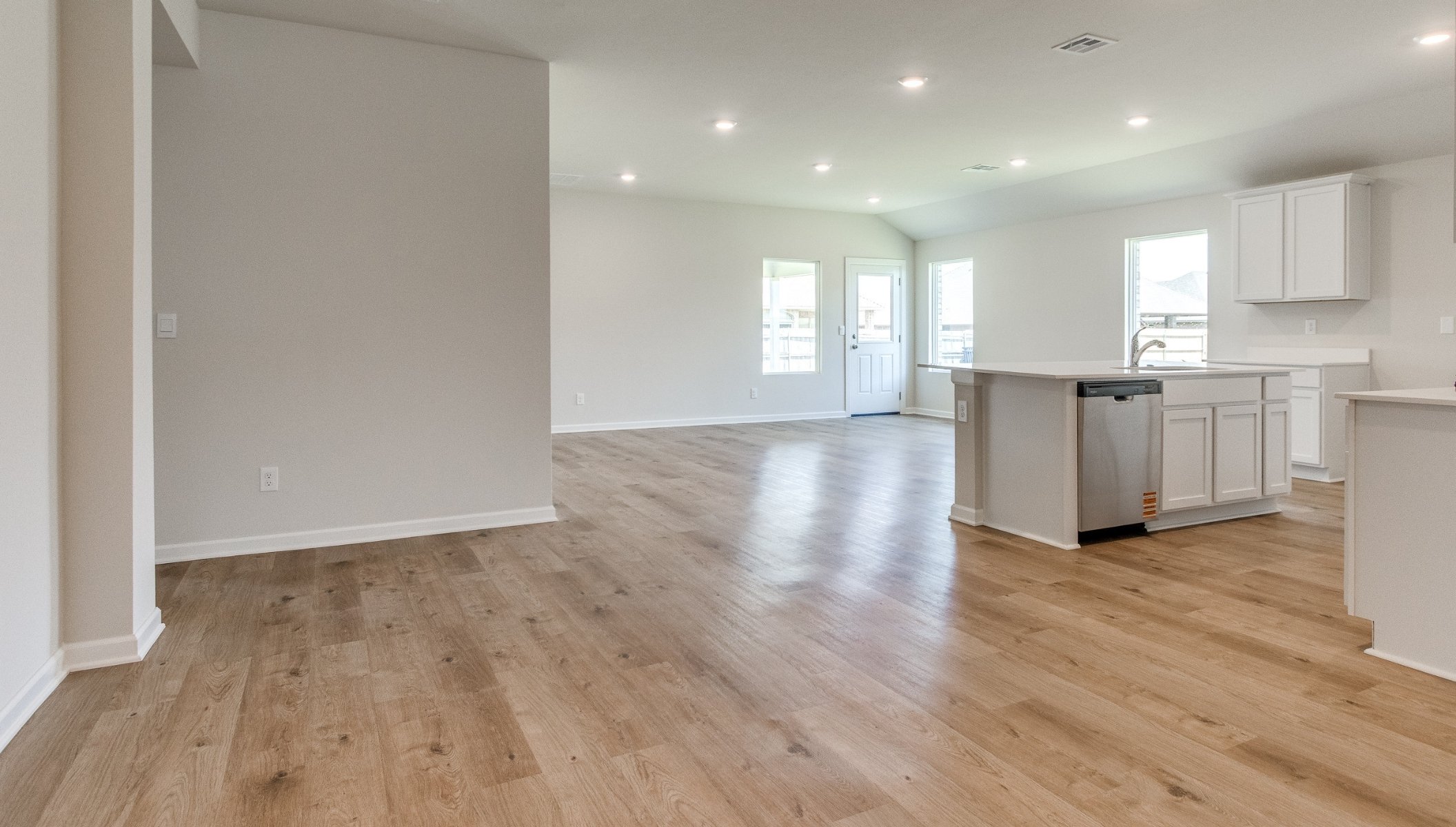 dining area flowing to kitchen