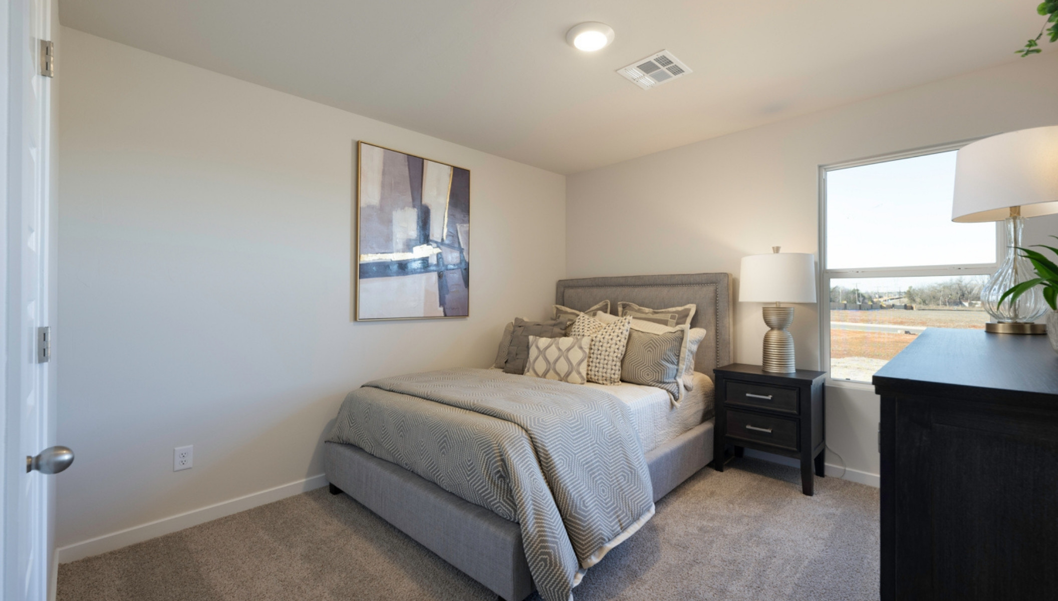 secondary bedroom with window