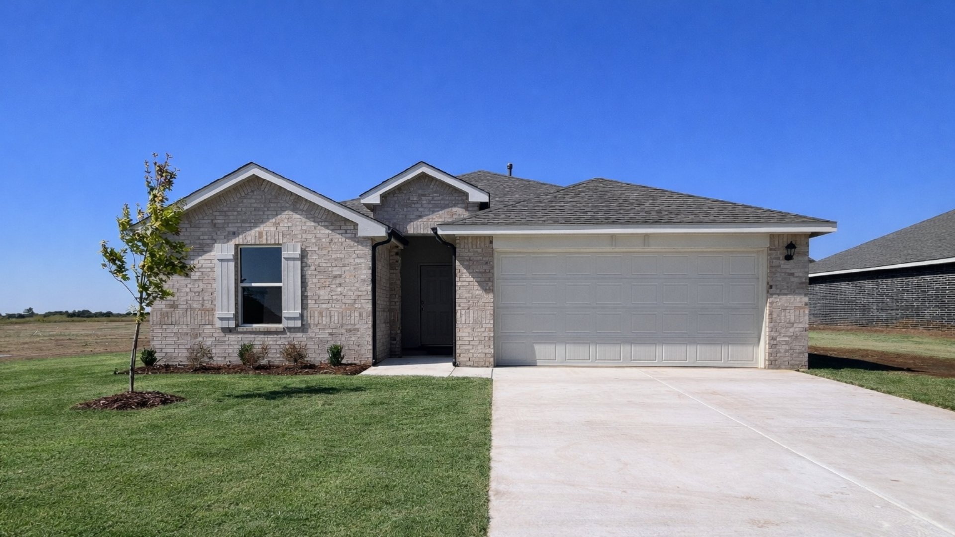 453 Red Oak Ln exterior