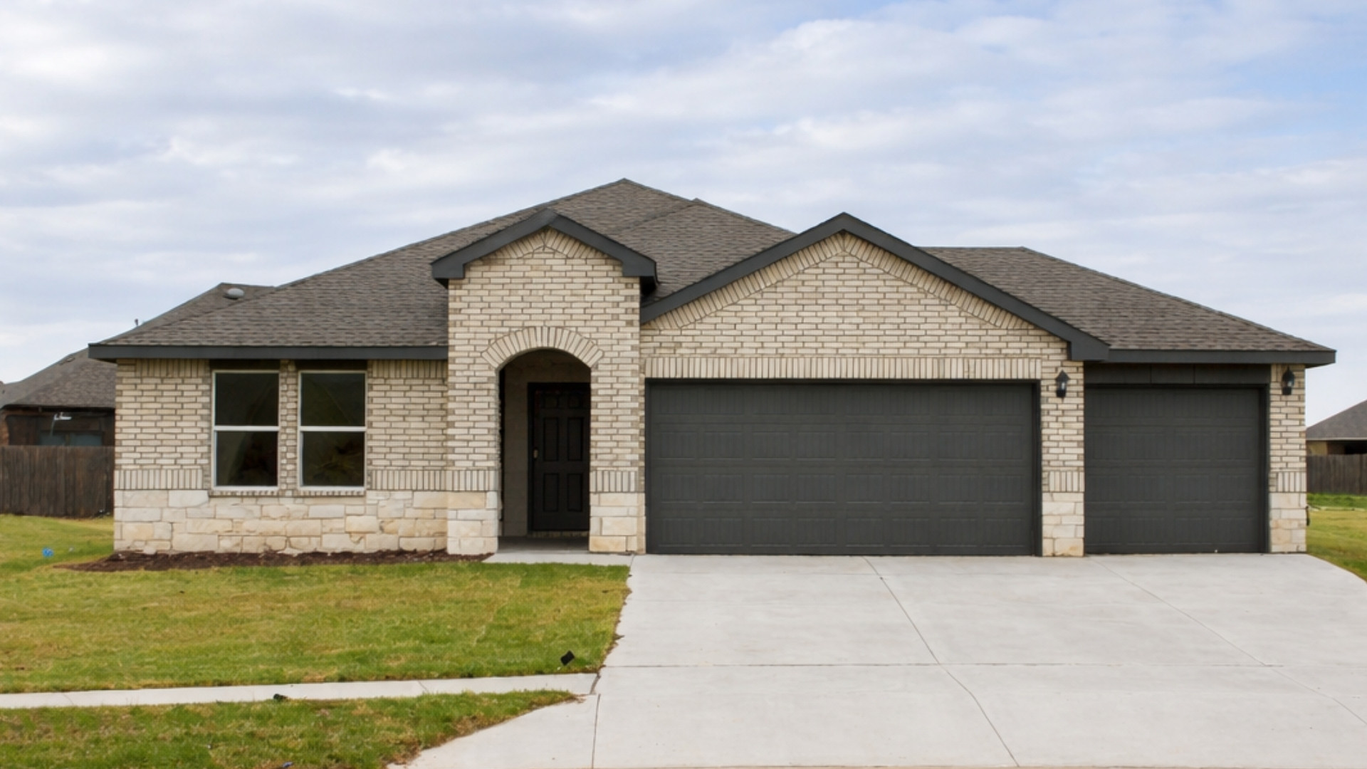 1287 Mahogany Ln exterior