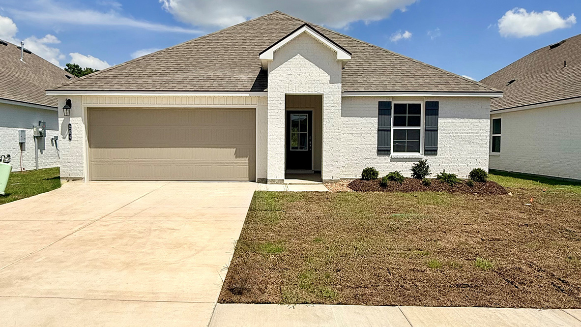 Welcome to the 4 bed 2 bath Cali in Mimosa Park