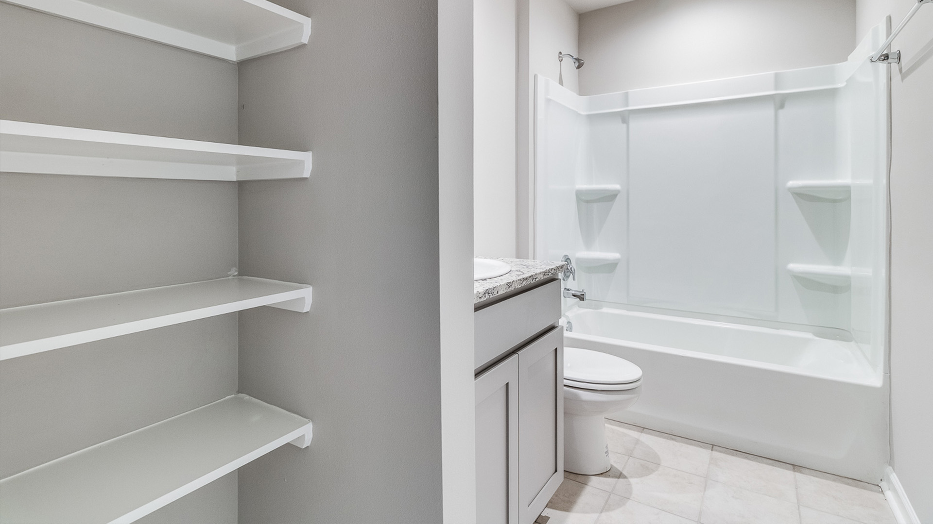 The 3 bed 2 bath Bellvue Plan is in Savannah Lakes in Lake Charles, LA