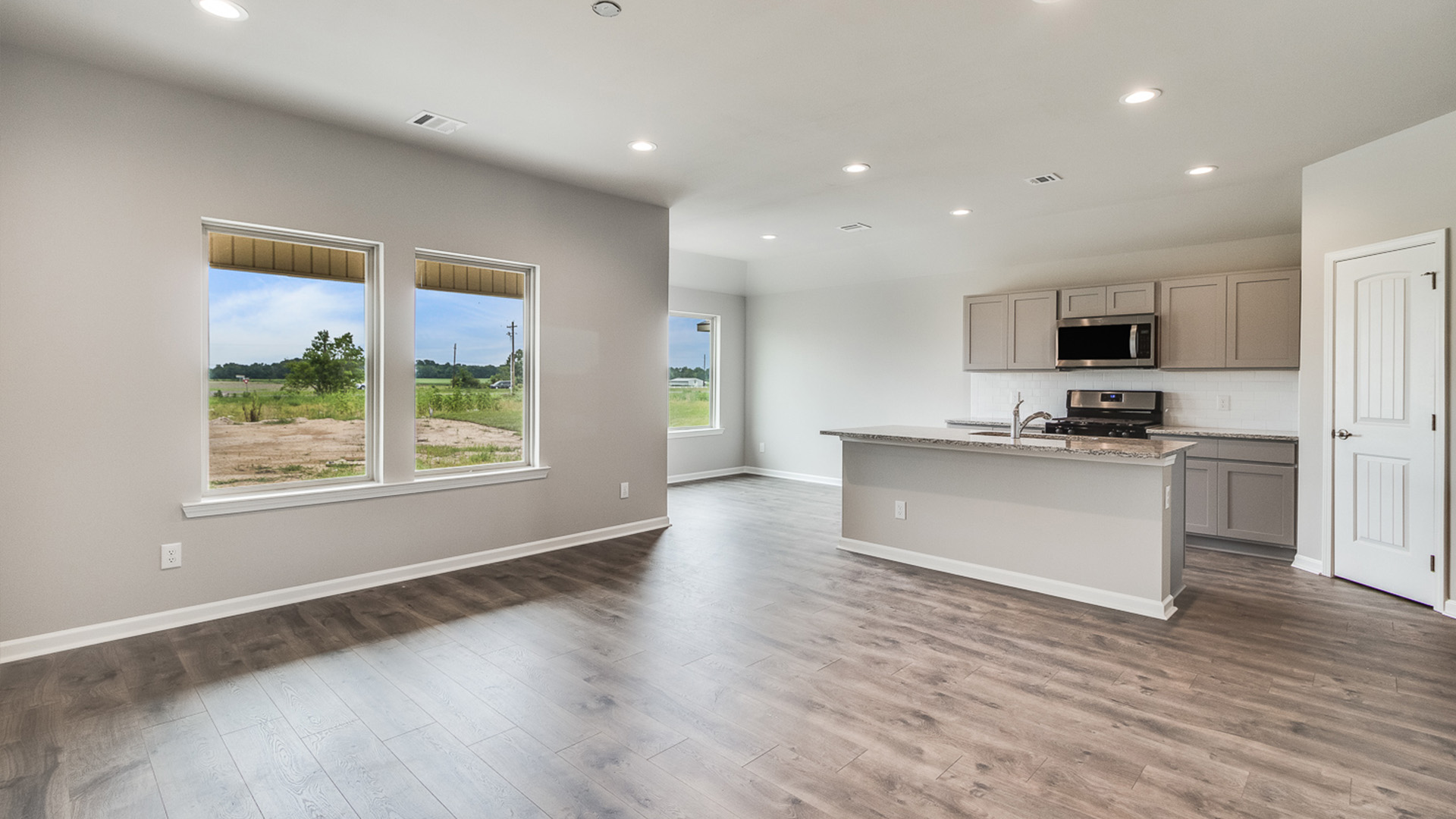 The 3 bed 2 bath Bellvue Plan is in Savannah Lakes in Lake Charles, LA