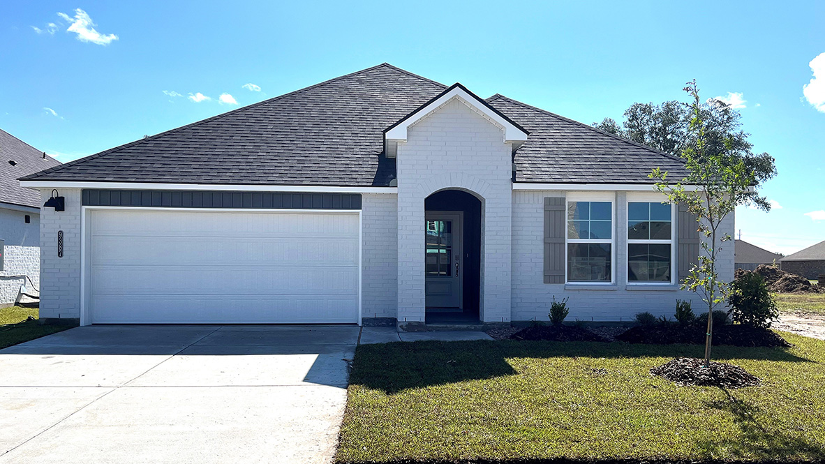 Welcome to 9387 Garrett Road in Maurice, LA