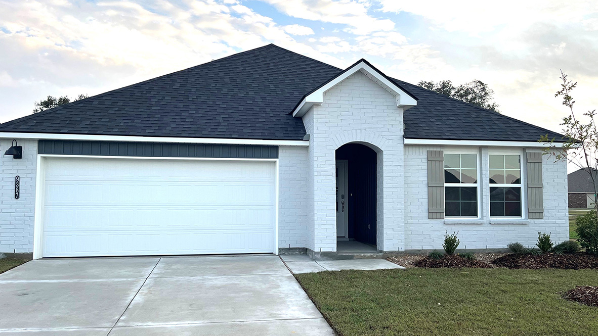 Welcome to 9387 Garrett Road in Maurice, LA