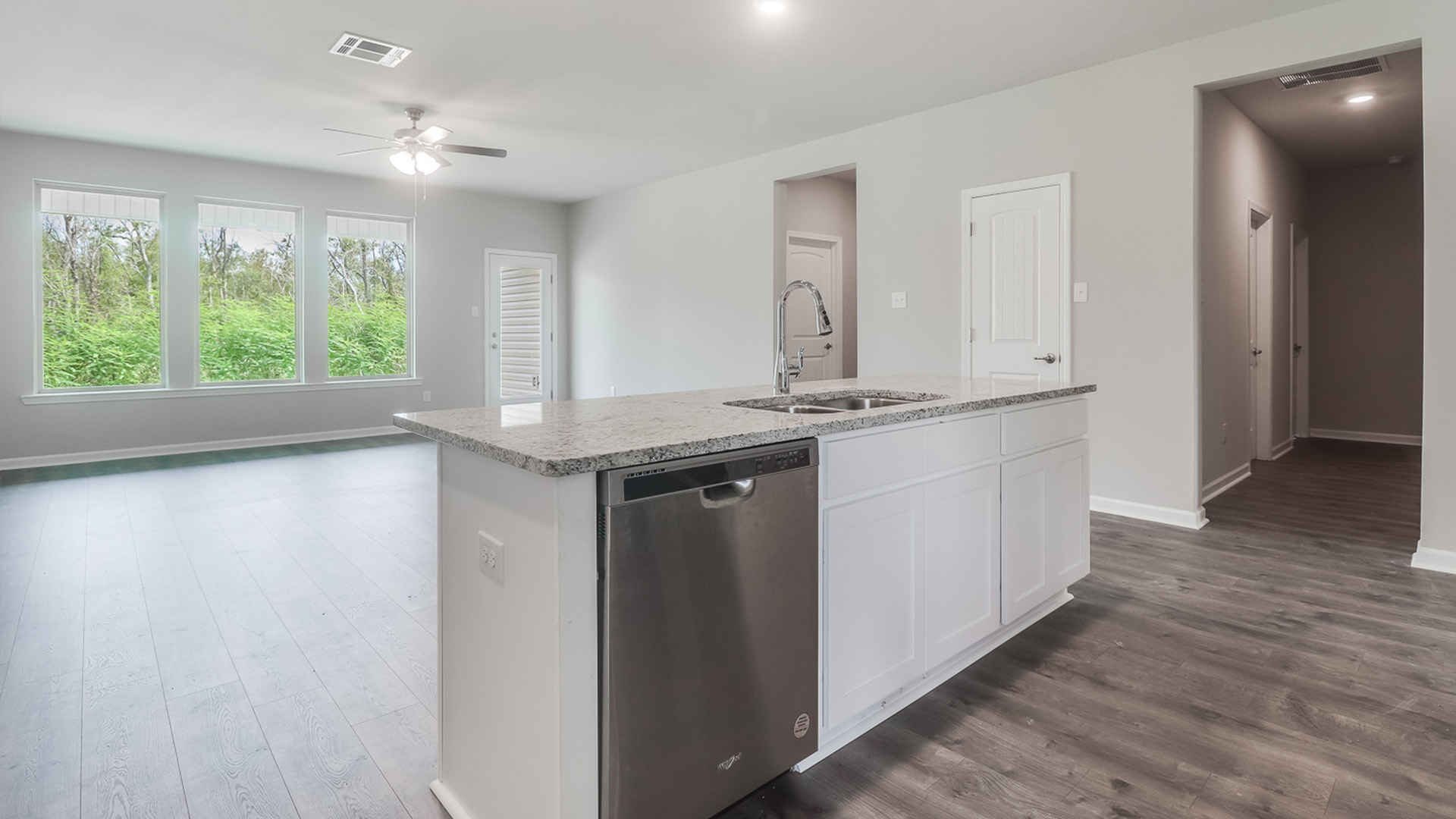 Welcome to 4654 East Ridge Road in Lake Charles, LA