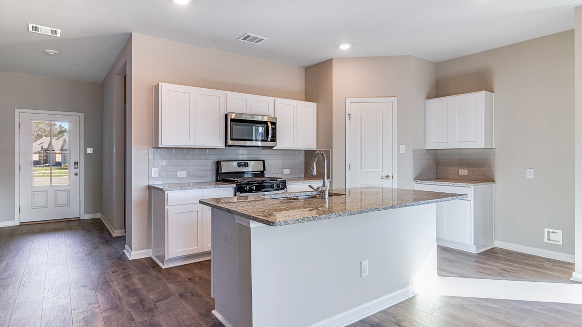 The 2-story 5-bedroom Rosemont is located in Lafayette_LA_Cedar_Creek