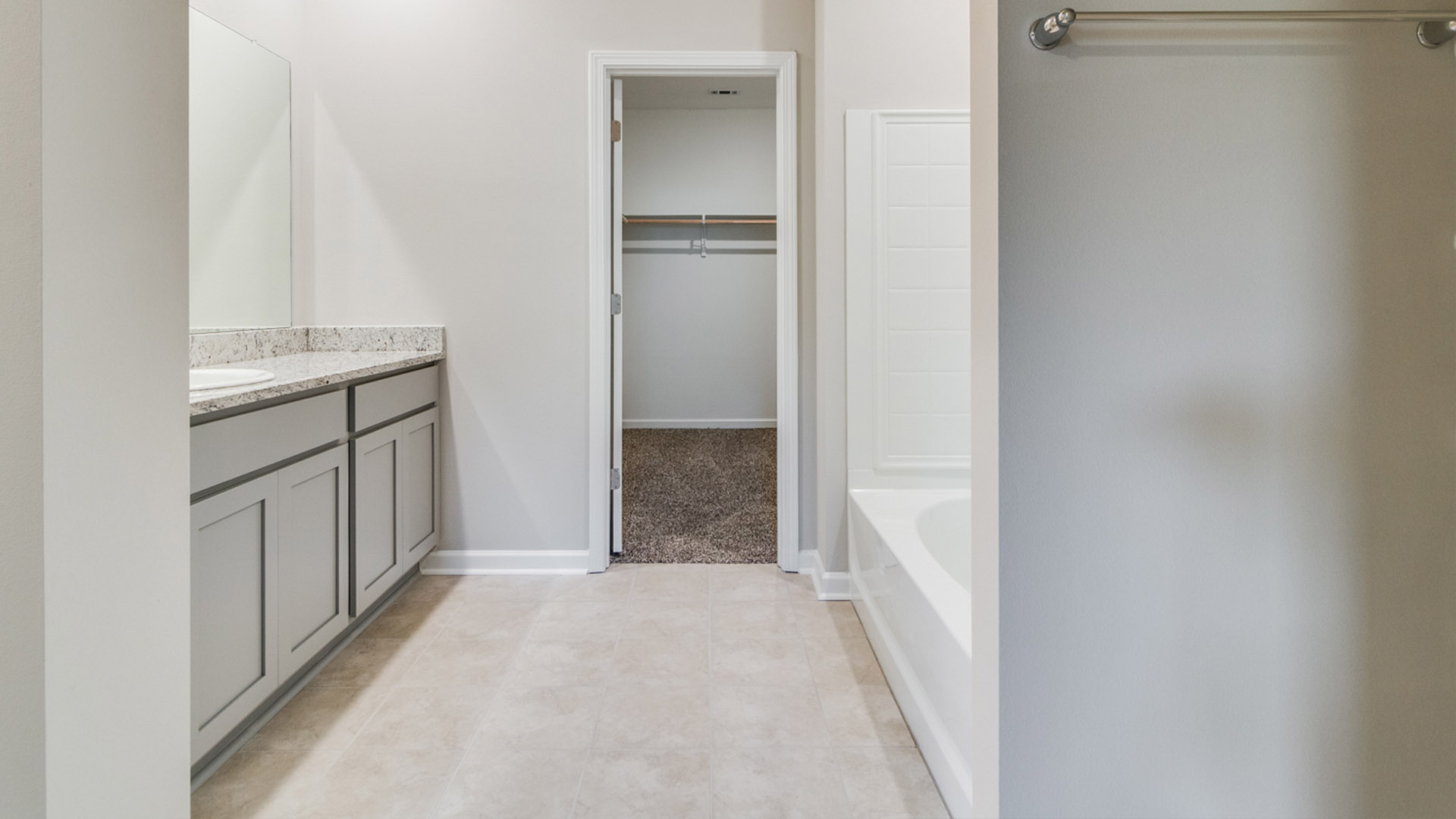 The 2-story 5-bedroom Rosemont is located in Lafayette_LA_Cedar_Creek