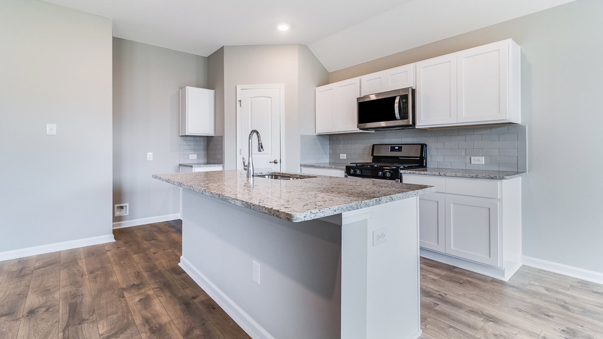 Welcome to the 3 bed 2 bath Bellvue in Grand Oaks Phase 2 in Lafayette, LA