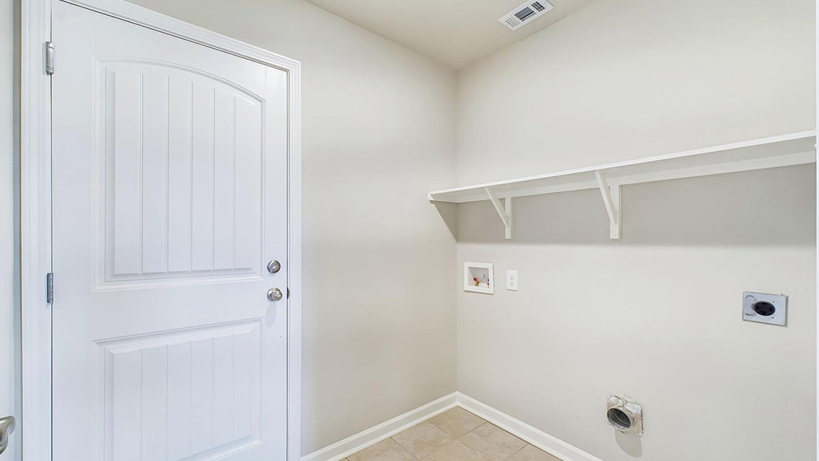 Welcome to the 3 bed 2 bath Bellvue in Grand Oaks Phase 2 in Lafayette, LA