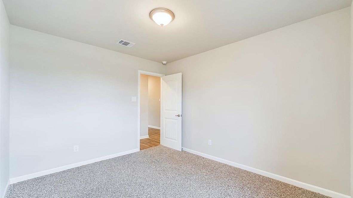 Welcome to the 3 bed 2 bath Bellvue in Grand Oaks Phase 2 in Lafayette, LA