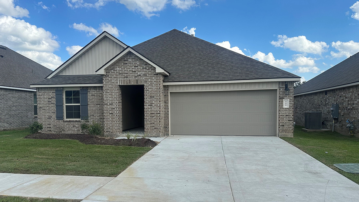 111 Lake Oak Drive exterior