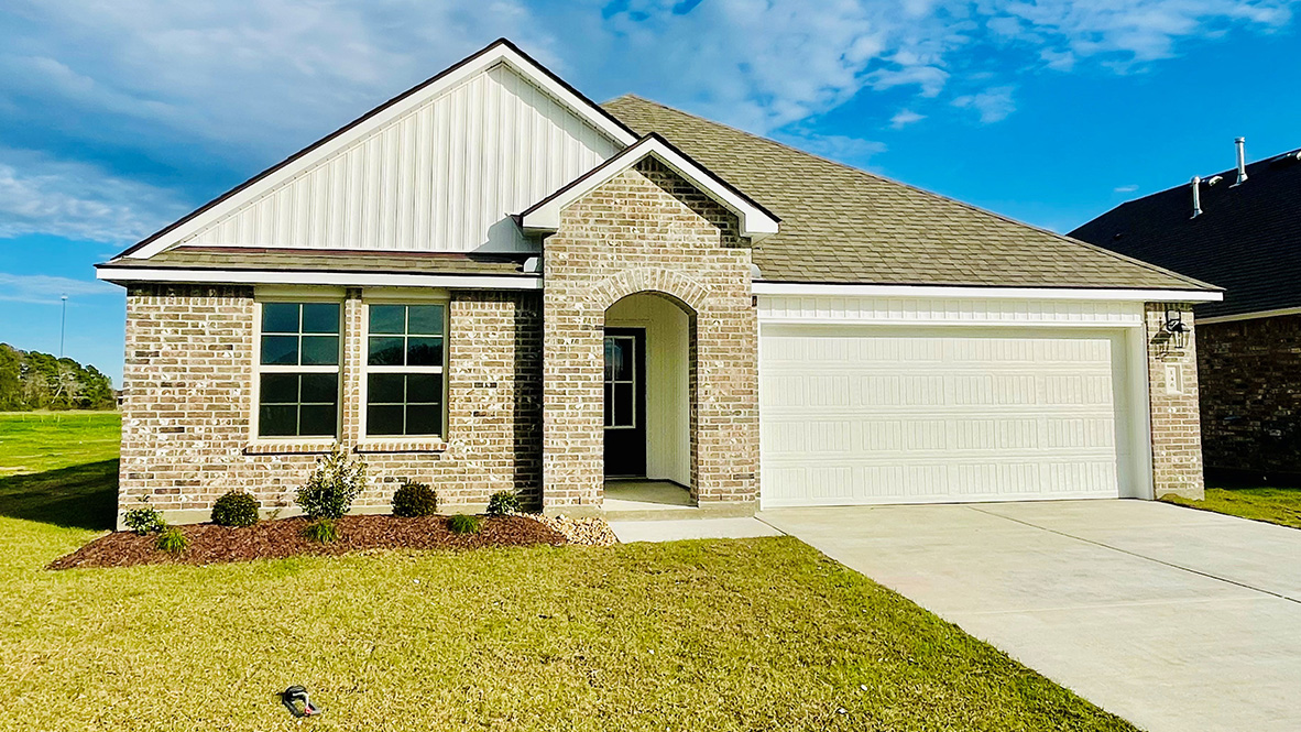 Welcome to 146 Ivywood Court in Duson, LA