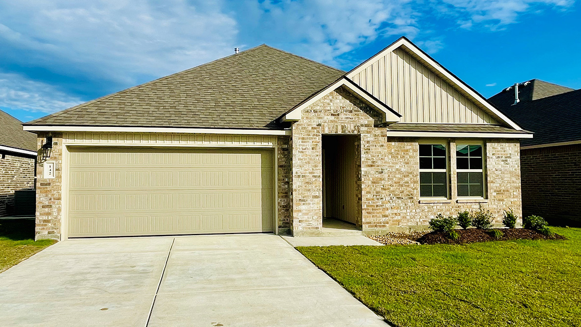 Welcome to 142 Ivywood Court in Duson, LA