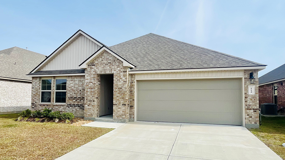 Welcome to 114 Ivywood Court in Duson, LA