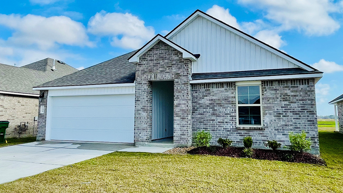 Welcome to 134 Ivywood Court in Duson, LA