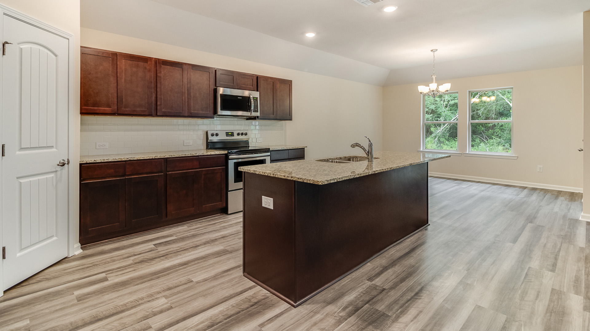 Welcome to 3414 Magnolia Lakes Blvd in Maurice, LA