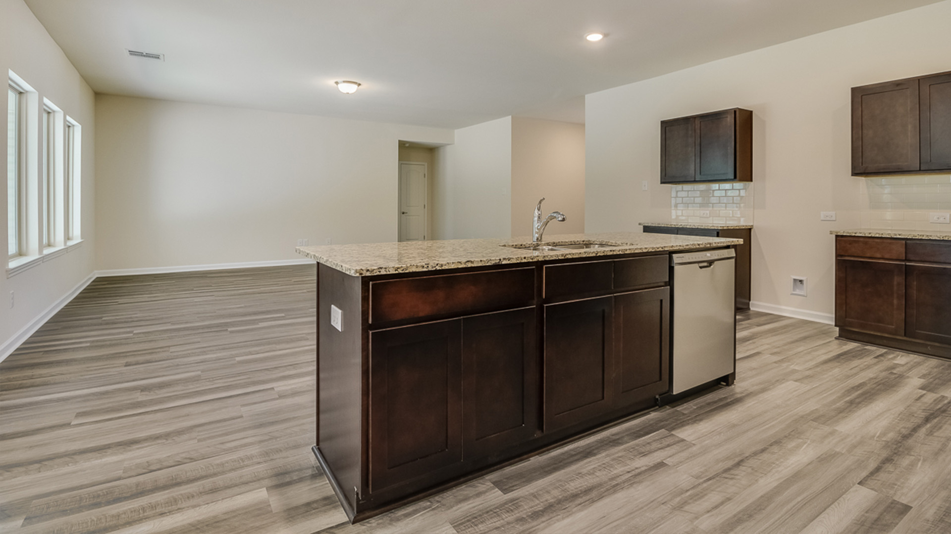 Welcome to 3414 Magnolia Lakes Blvd in Maurice, LA