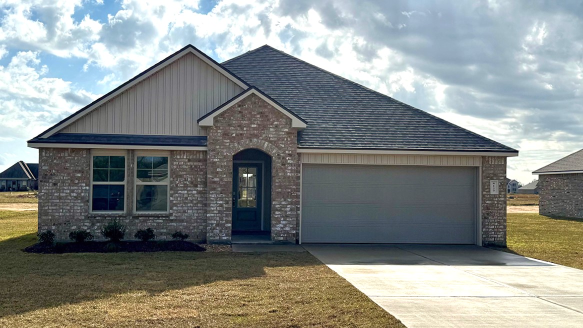 Welcome to 8127 Kelsey Lane in Iowa, LA