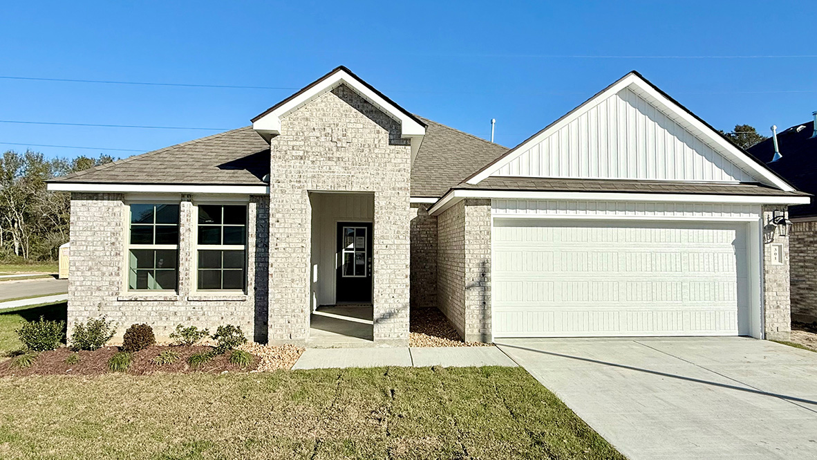 Welcome to 301 Oak Heights Drive in Duson, LA