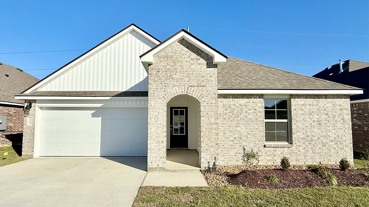 Welcome to 239 Oak Heights Drive in Duson, LA