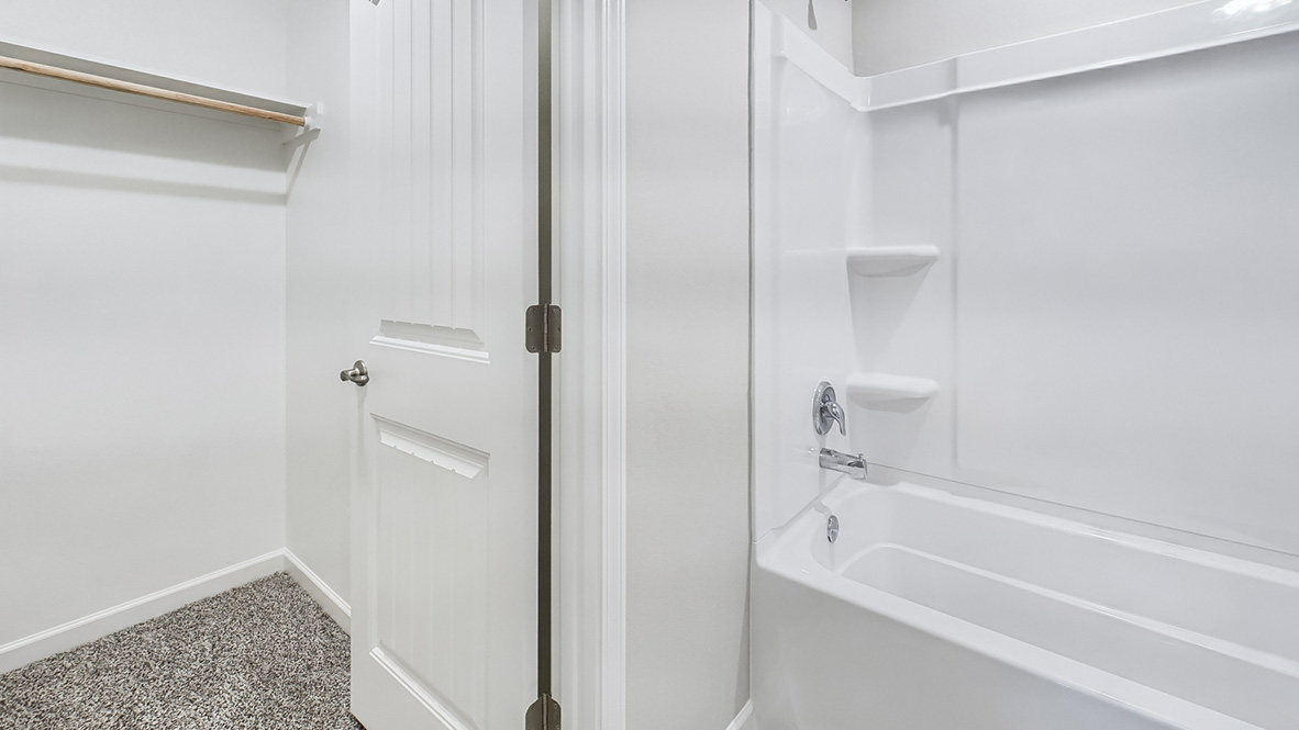 Welcome to the Longleaf floor plan in Crowne Parc new home community