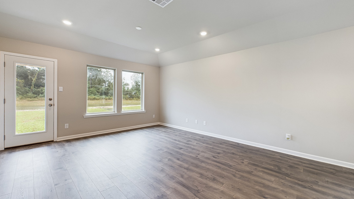 Welcome to the Longleaf floor plan in Crowne Parc new home community