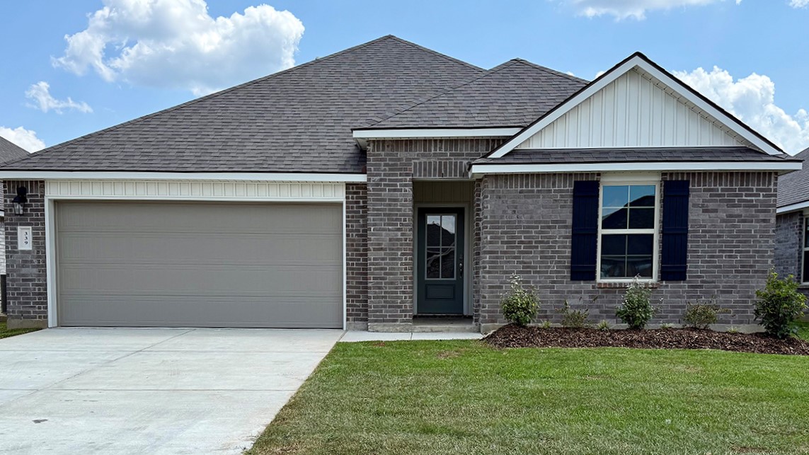 Welcome to 339 Crowne Parc Drive in Opelousas, LA