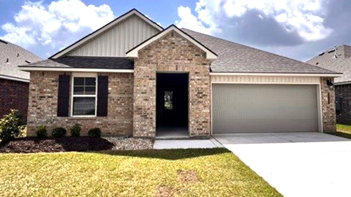 Welcome to 138 Lake Ridge Drive in Broussard, LA