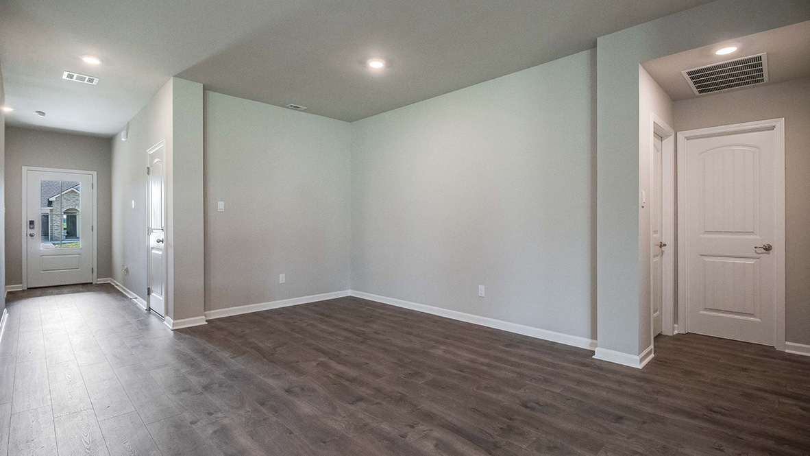 The Lakeview is a 5 bed 3 bath home in Oakmont in Broussard, LA