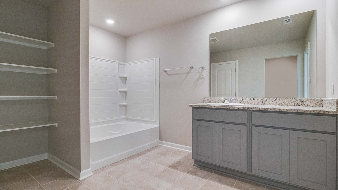 The Lakeview is a 5 bed 3 bath home in Oakmont in Broussard, LA